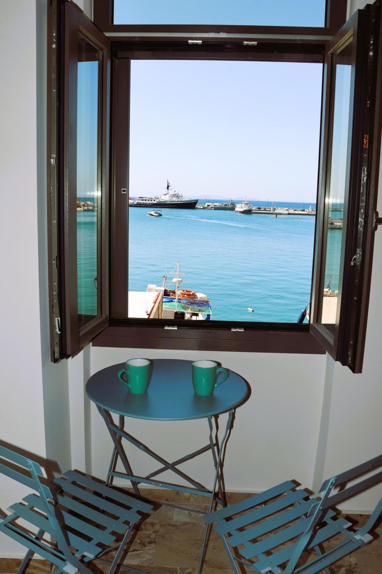 The Stonehouse At The Harbor Apartment