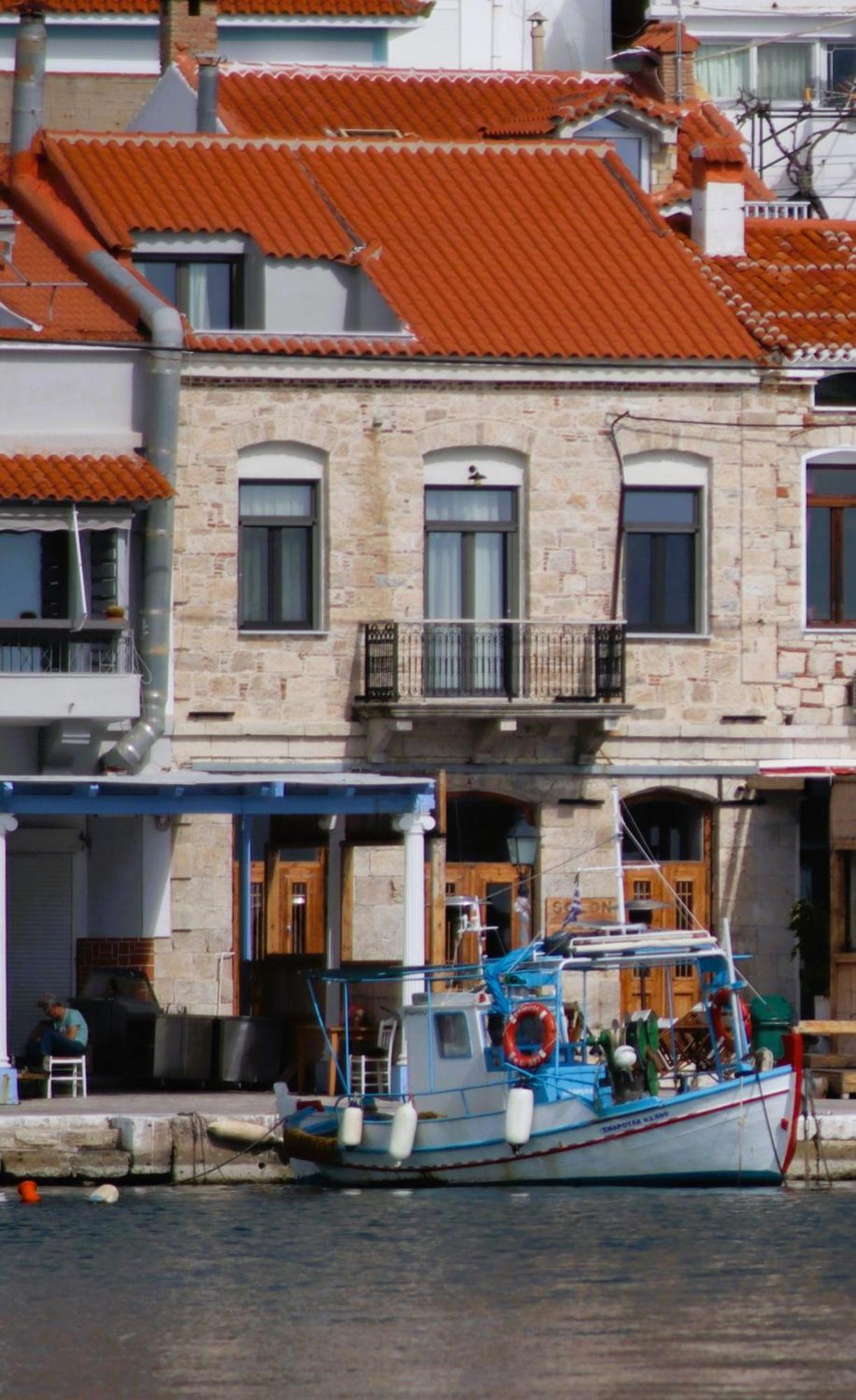 The Stonehouse At The Harbor Apartment