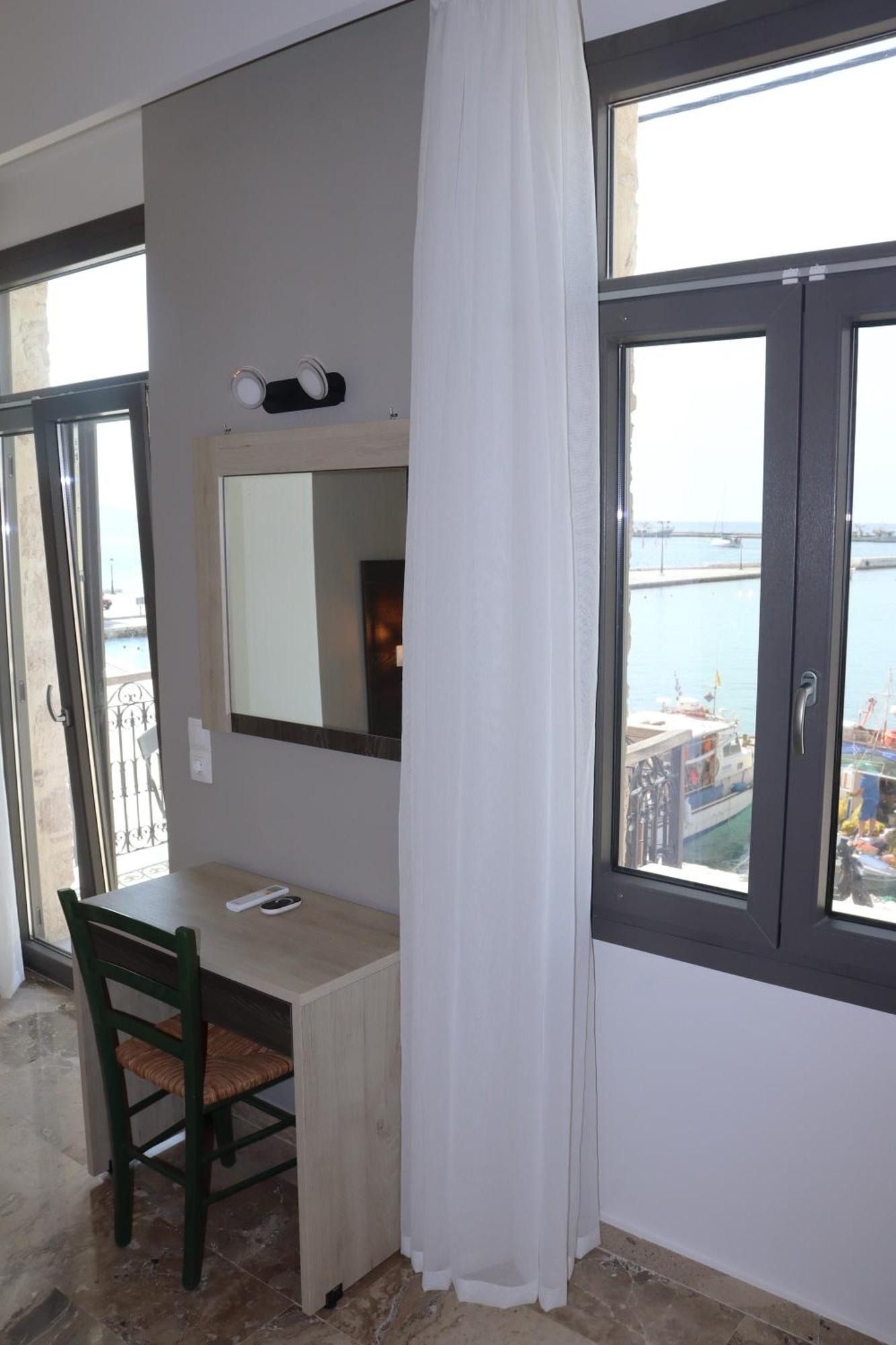 The Stonehouse At The Harbor Apartment